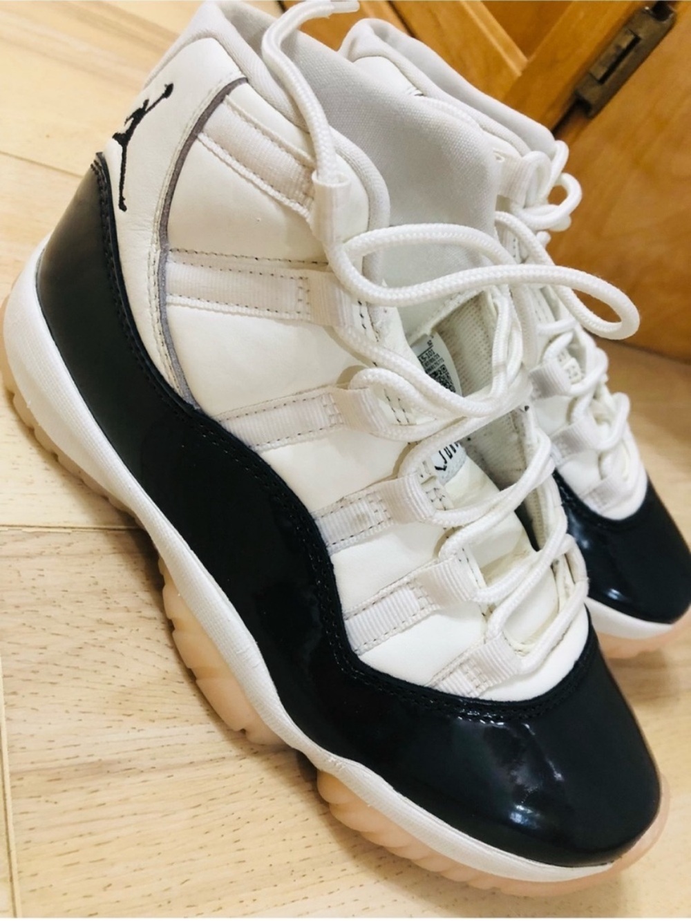 Jordan Retro High-Top Sneakers - White/Black